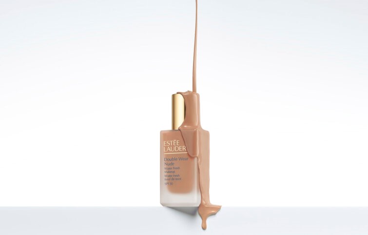 illustration of packaging, FMCG, CGI, 3D, photorealistic, photoreal, Chanel, chic, feminine, cosmetics, fashion, fashion and beauty, smooth, shiny, texture, branding, advertising, premium, perfume, product, poster, retail, pack shot, liquid, fluid, texture, branding, drips, studio, lighting,