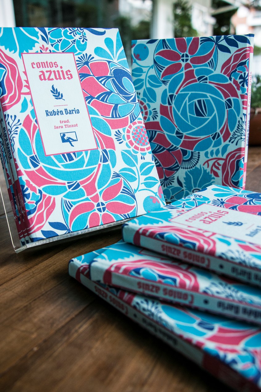 illustration of Book cover, book design and illustration for this wonderfull award winning collection. The cover was silk printed over fabric and the inside was RISO printed. All the books were handmade.
Awards: Iberoamericana Design Biennial; LAD Award; CLAP; Brazilian Design Biennial; LICC.
books, pattern design, surface design, cover art, licensing, book cover, book design, color, graphic design, silkscreen, riso