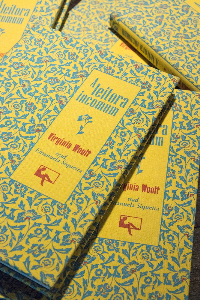 illustration of Book cover, book design and illustration for this wonderfull award winning collection. The cover was silk printed over fabric and the inside was RISO printed. All the books were handmade.
Awards: Iberoamericana Design Biennial; LAD Award; CLAP; Brazilian Design Biennial; LICC.
books, pattern design, surface design, cover art, licensing, book cover, book design, color, graphic design