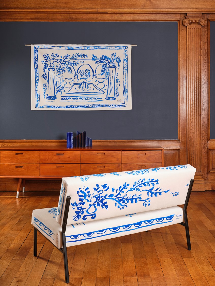illustration of Painted blue ornamental artwork for capsule collection with French soft furniture textiles designers Babel Brune.
Drawing of garden with fountain and greco roman pillars. on Wall hanging and sofa
Inspiration toile de Jouy patterns, traditional tile paintings from Andalucia and Portugal, the Moorish gardens, and the enduring elegance of Greco-Roman architecture.