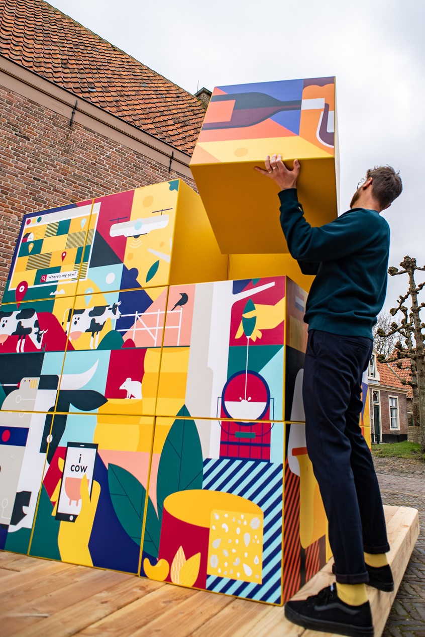 illustration of An art installation for Zuiderzeemuseum. From a distance you can see the Dutch cheese icon: a block of cheese as a snack, with a Dutch flag in it. When you look at 'Kaas is van iedereen' up-close, the history of cheese starts unfolding. Discover everything about cheese from our detailed illustrations on this interactive installation.
Client: Zuiderzeemuseum
Curator: Anne van der Zwaag