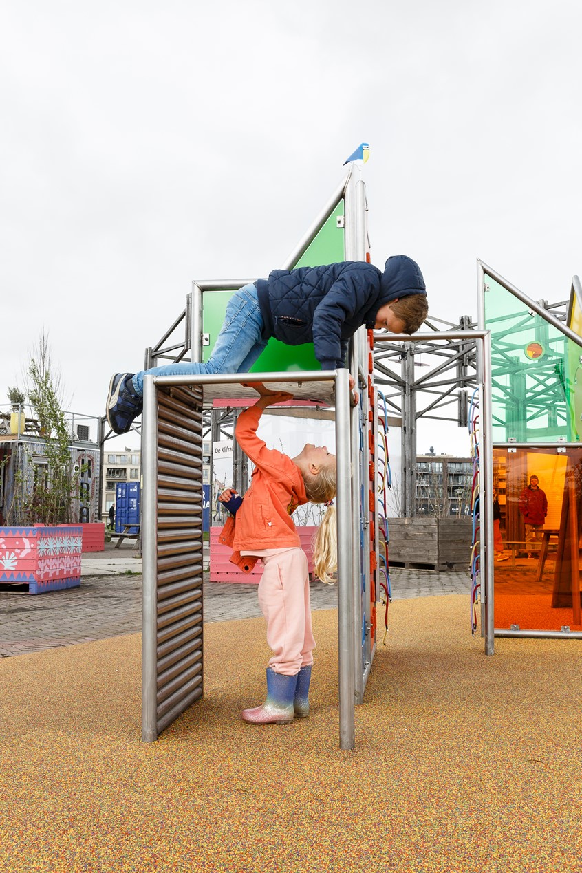 illustration of The Street Screen is a play experience. It is currently situated at Stadslab RAUM in Utrecht.