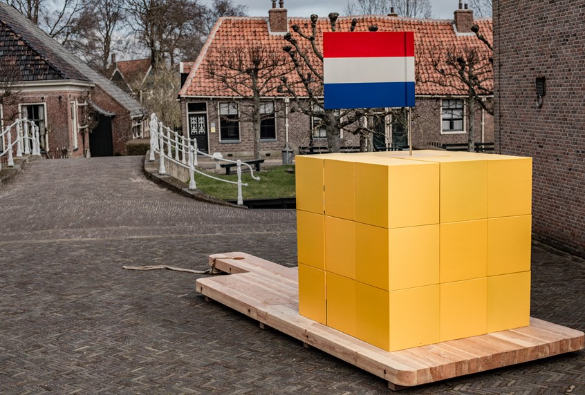 illustration of An art installation for Zuiderzeemuseum. From a distance you can see the Dutch cheese icon: a block of cheese as a snack, with a Dutch flag in it. When you look at 'Kaas is van iedereen' up-close, the history of cheese starts unfolding. Discover everything about cheese from our detailed illustrations on this interactive installation.
Client: Zuiderzeemuseum
Curator: Anne van der Zwaag