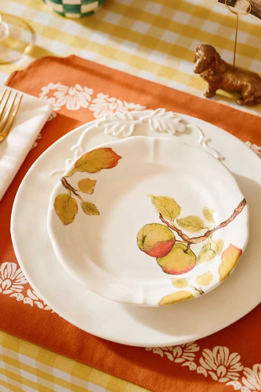 illustration of I collaborated with Anthropologie to create a series of watercolor illustrations for their Harvest Dessert Plates set, a part of the Fall Kitchen & Dining Collection. The plates feature several of my Fall Harvest-inspired botanical designs, including Apples, Fern & Blackberry, Fall Pears, and Wild Berry.
surface design, tableware, kitchenware, nature-inspired, foraging,